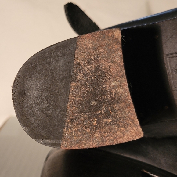 Frye Malorie Knotted Short. Color: Black. Size: 9 - Picture 7 of 10